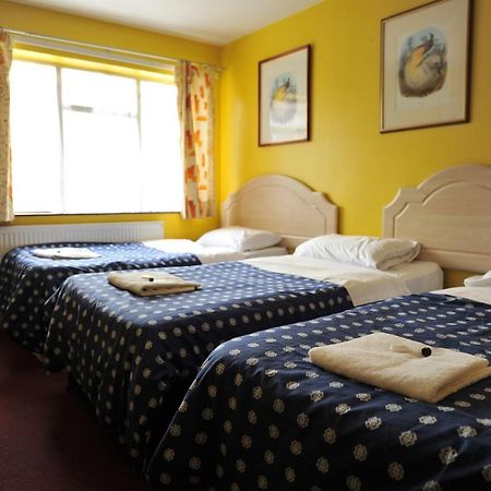 Acton Town Hotel Londra Dış mekan fotoğraf