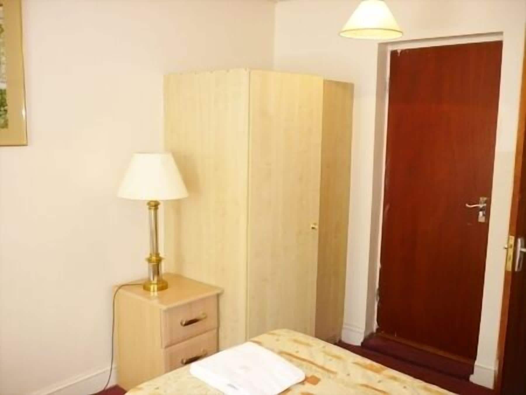 Acton Town Hotel Londra Dış mekan fotoğraf