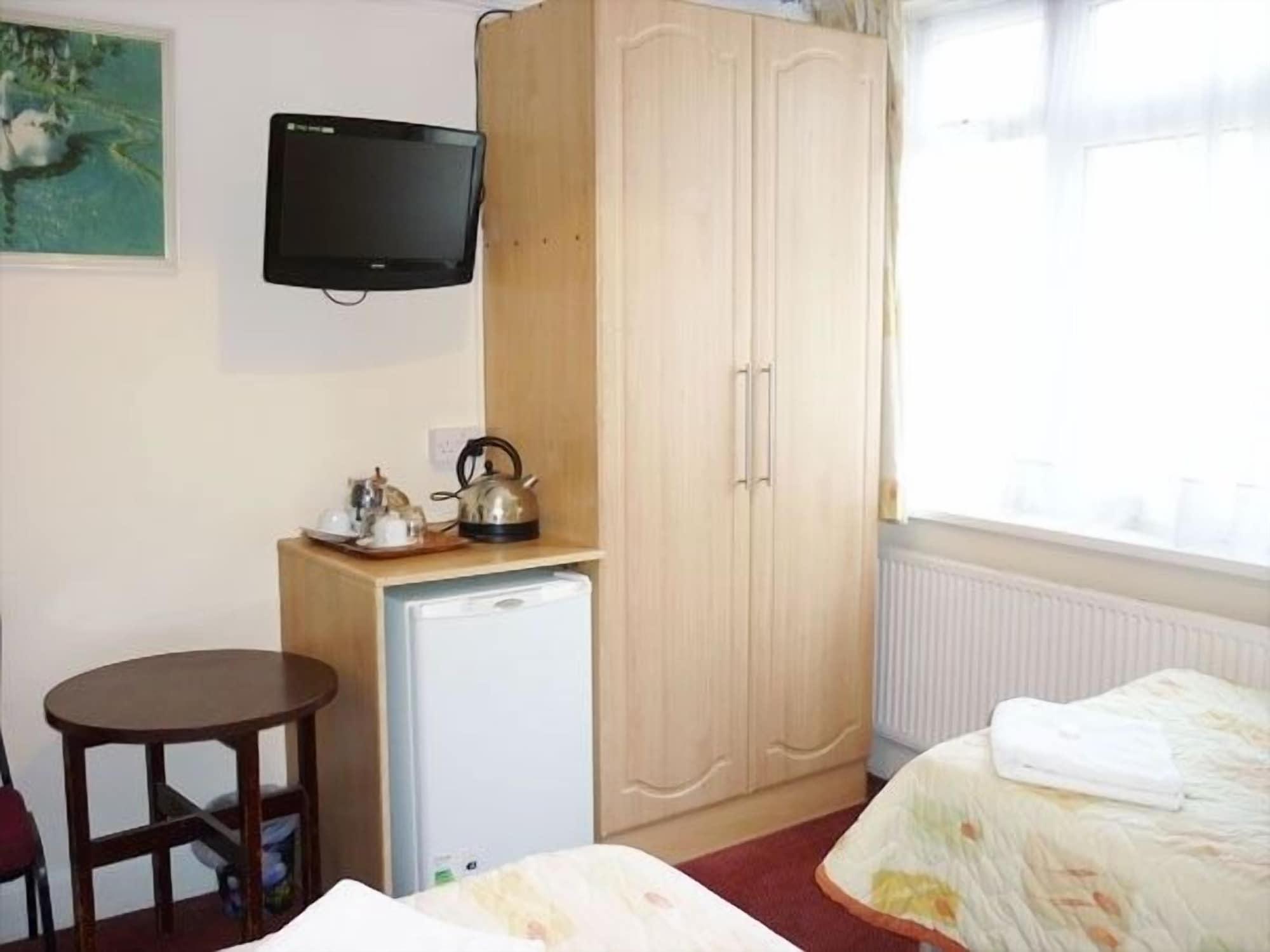 Acton Town Hotel Londra Dış mekan fotoğraf