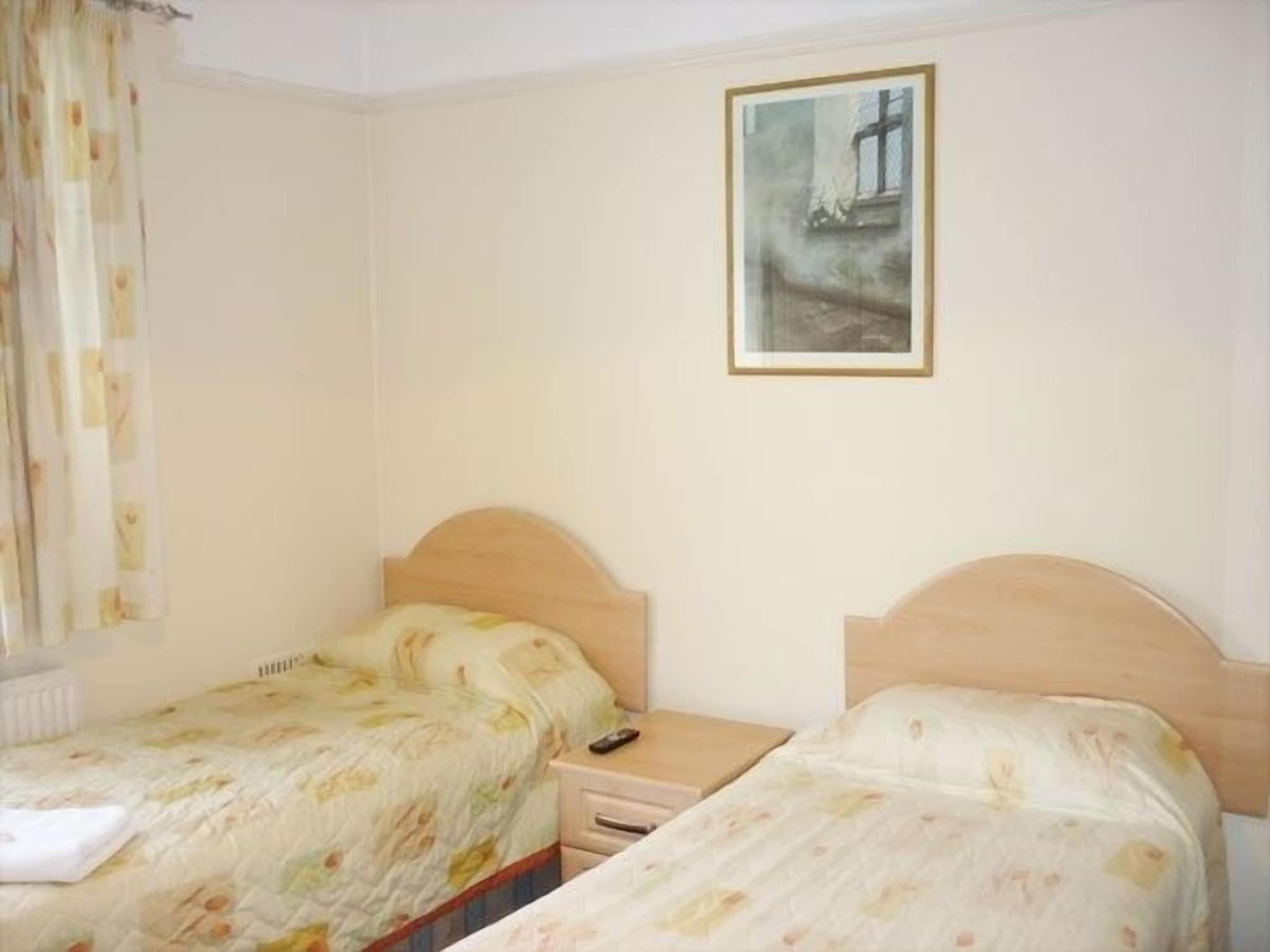 Acton Town Hotel Londra Dış mekan fotoğraf