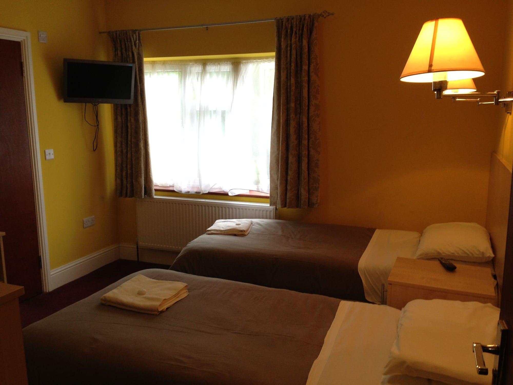 Acton Town Hotel Londra Dış mekan fotoğraf