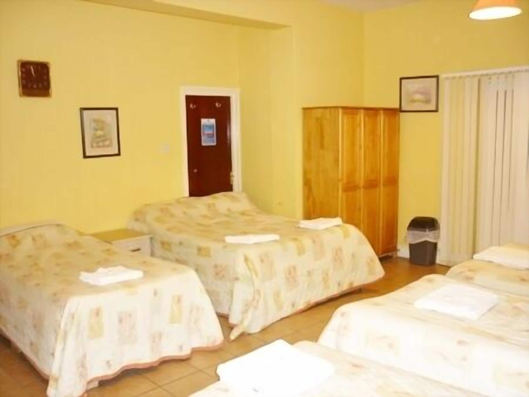 Acton Town Hotel Londra Dış mekan fotoğraf