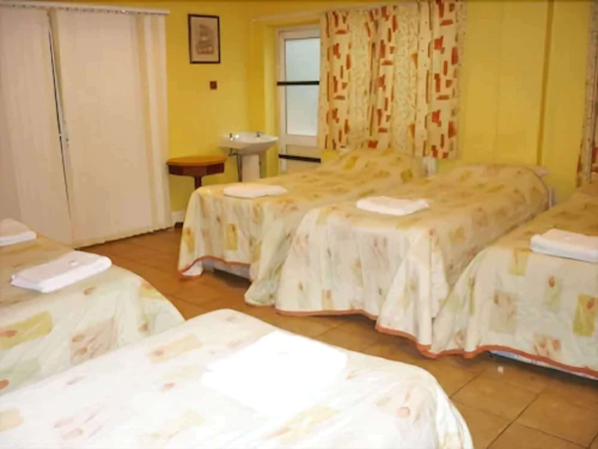 Acton Town Hotel Londra Dış mekan fotoğraf