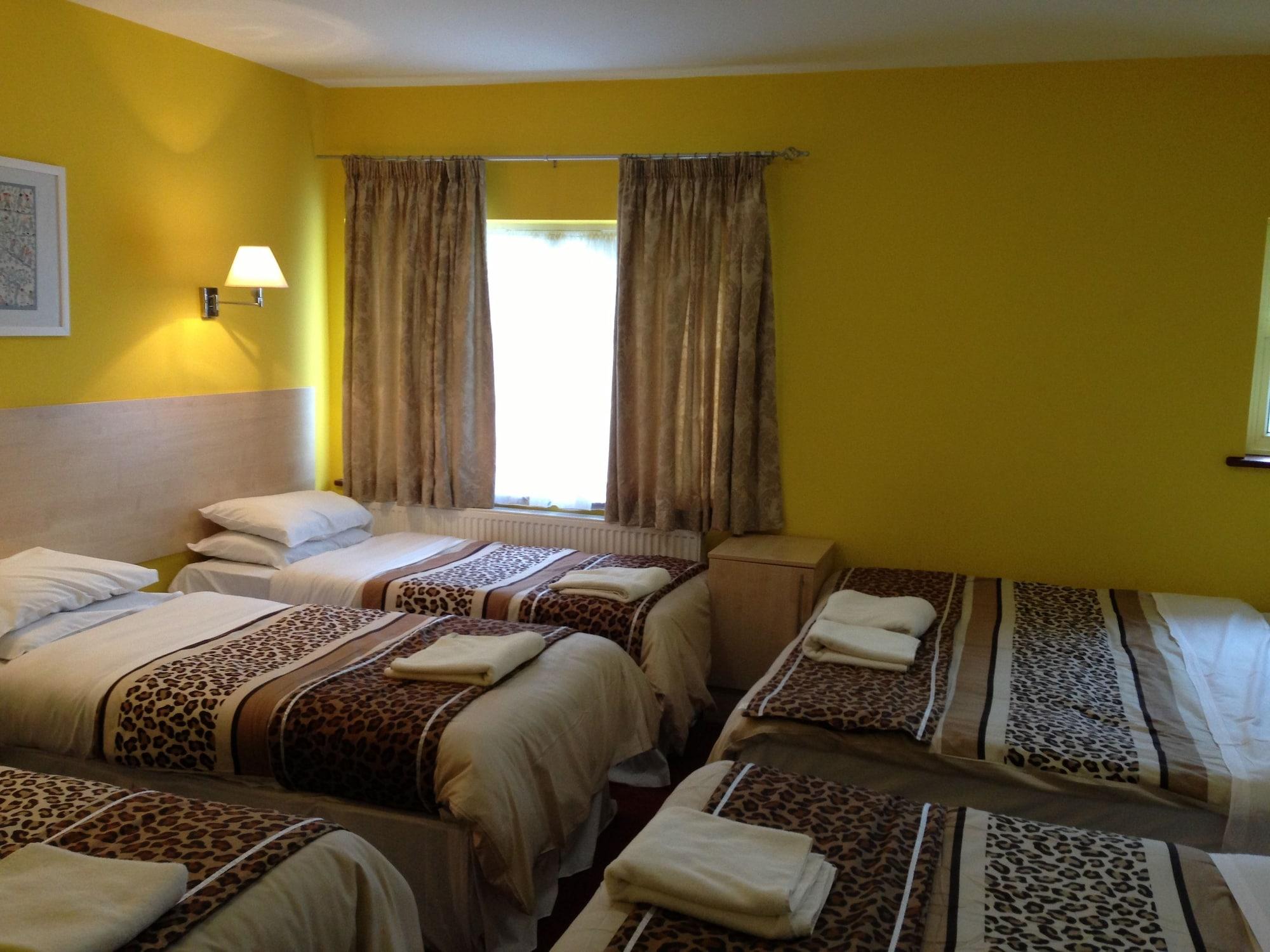 Acton Town Hotel Londra Dış mekan fotoğraf