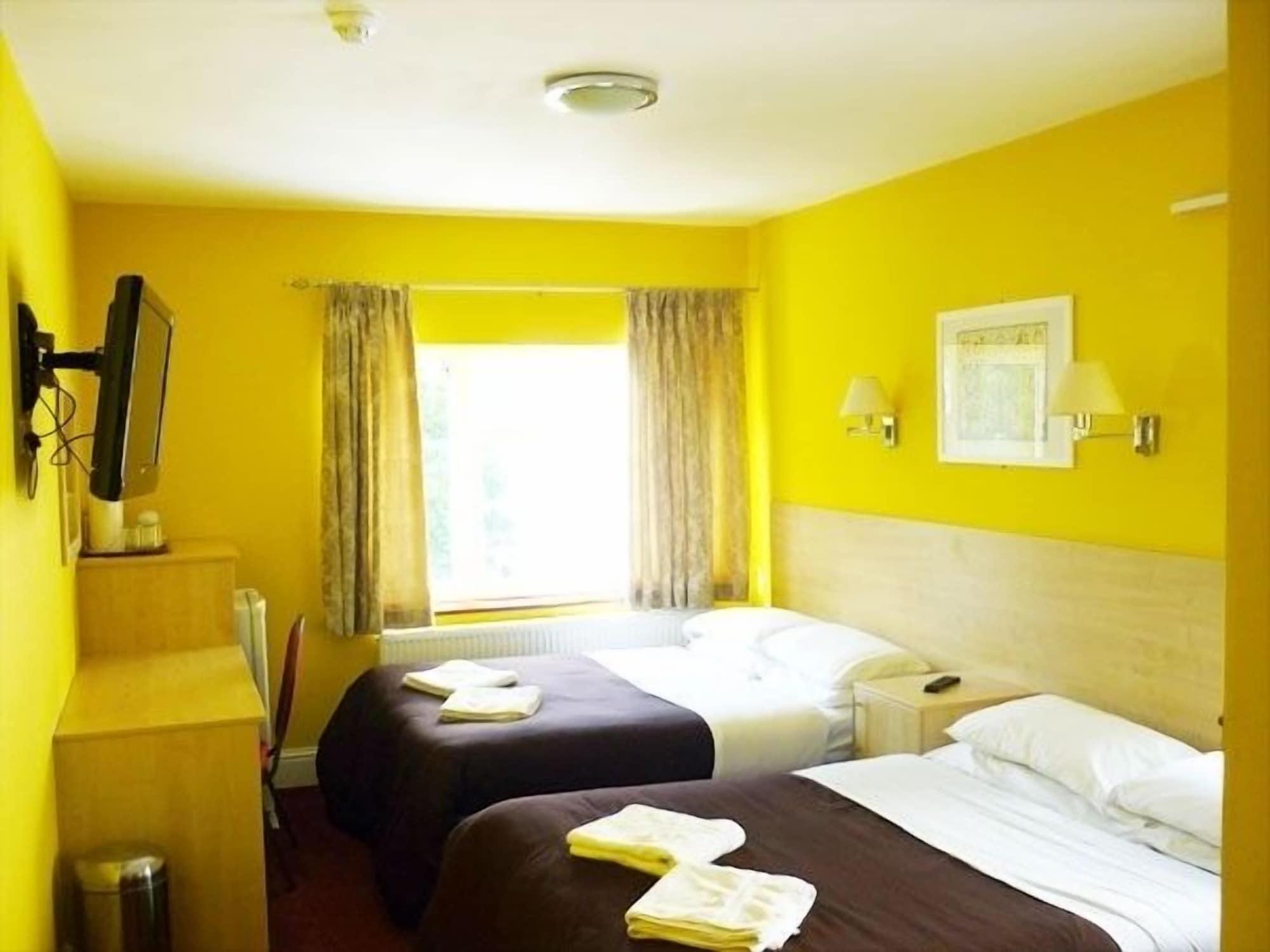 Acton Town Hotel Londra Dış mekan fotoğraf