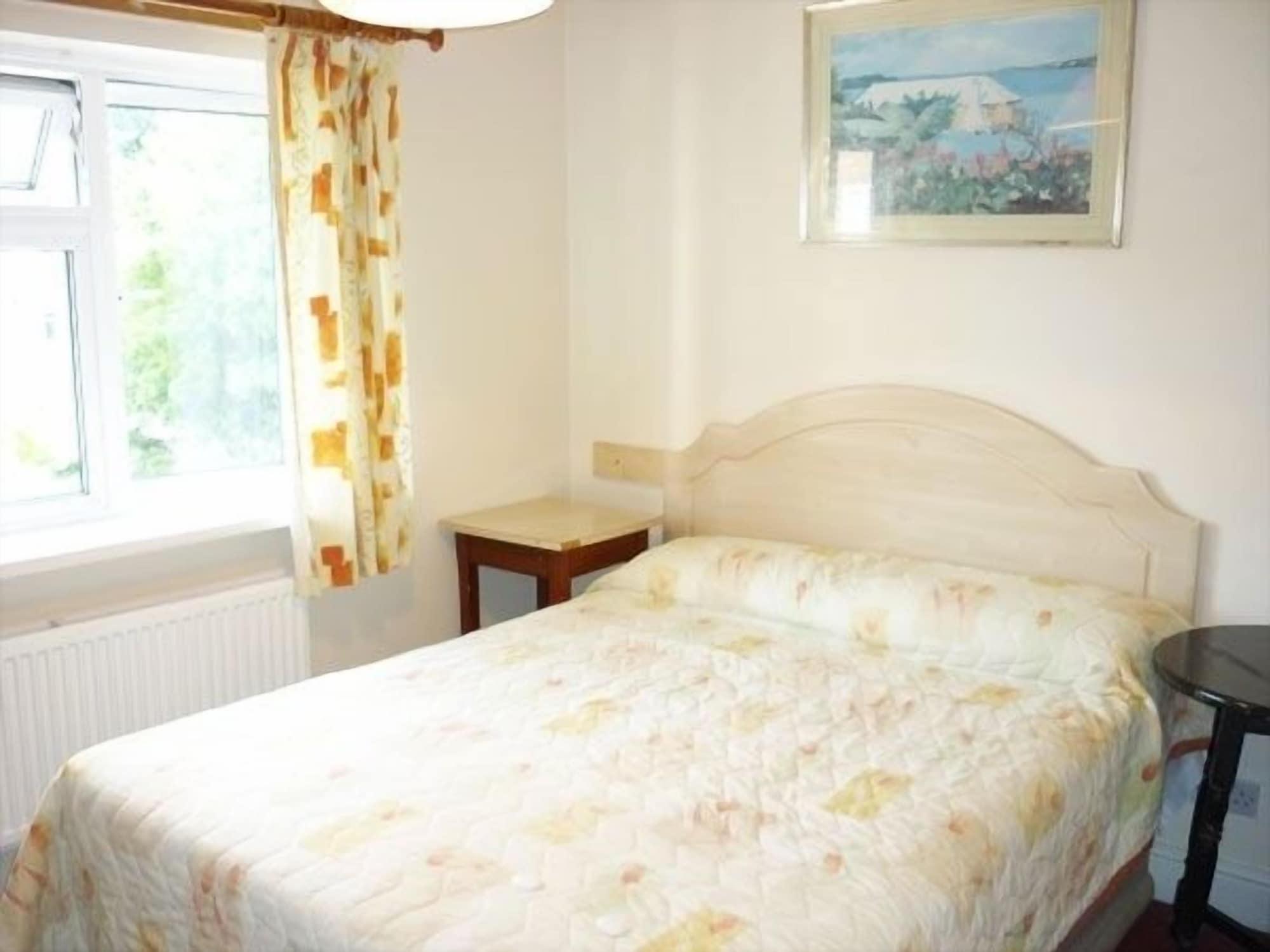 Acton Town Hotel Londra Dış mekan fotoğraf
