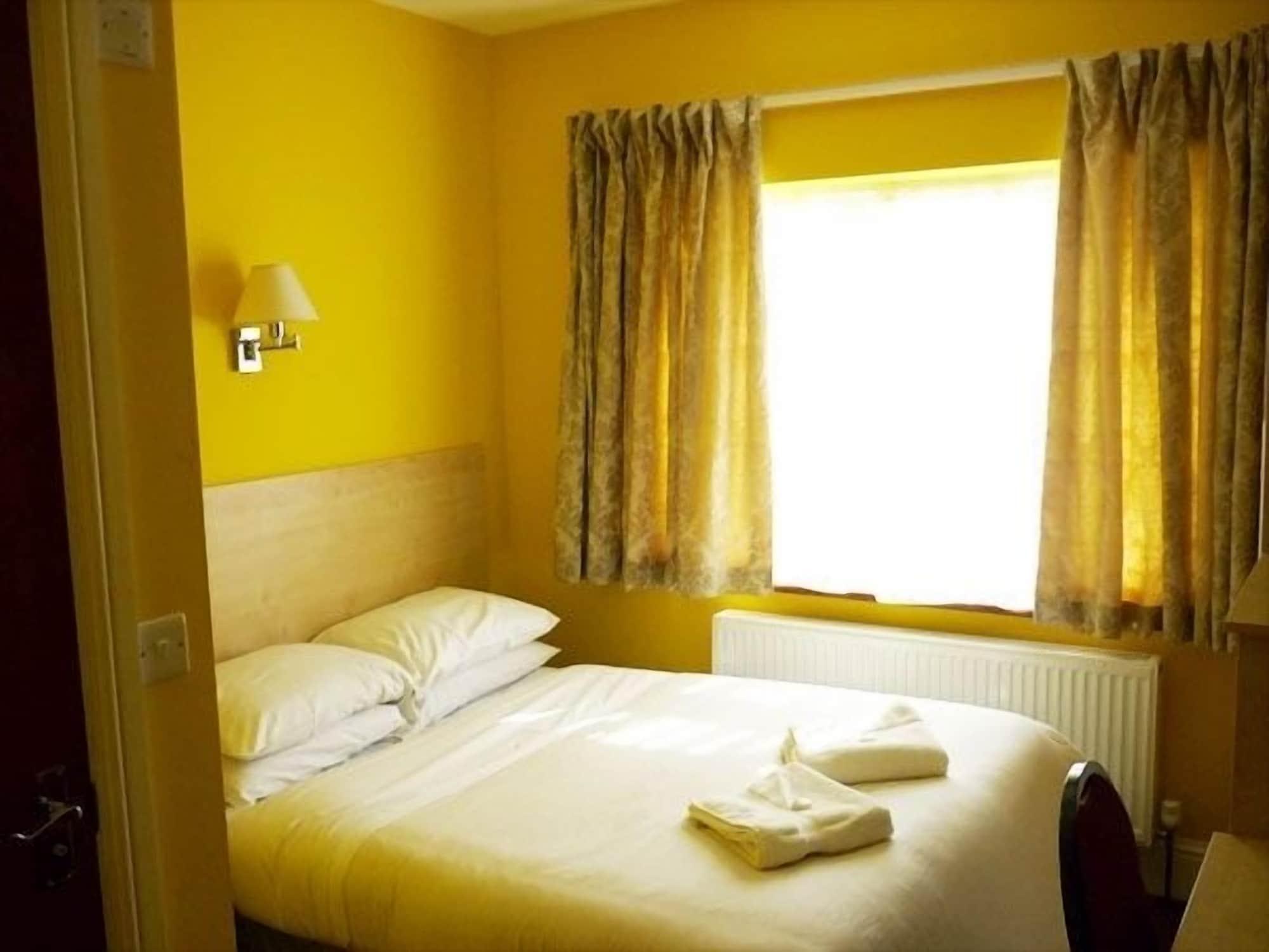 Acton Town Hotel Londra Dış mekan fotoğraf