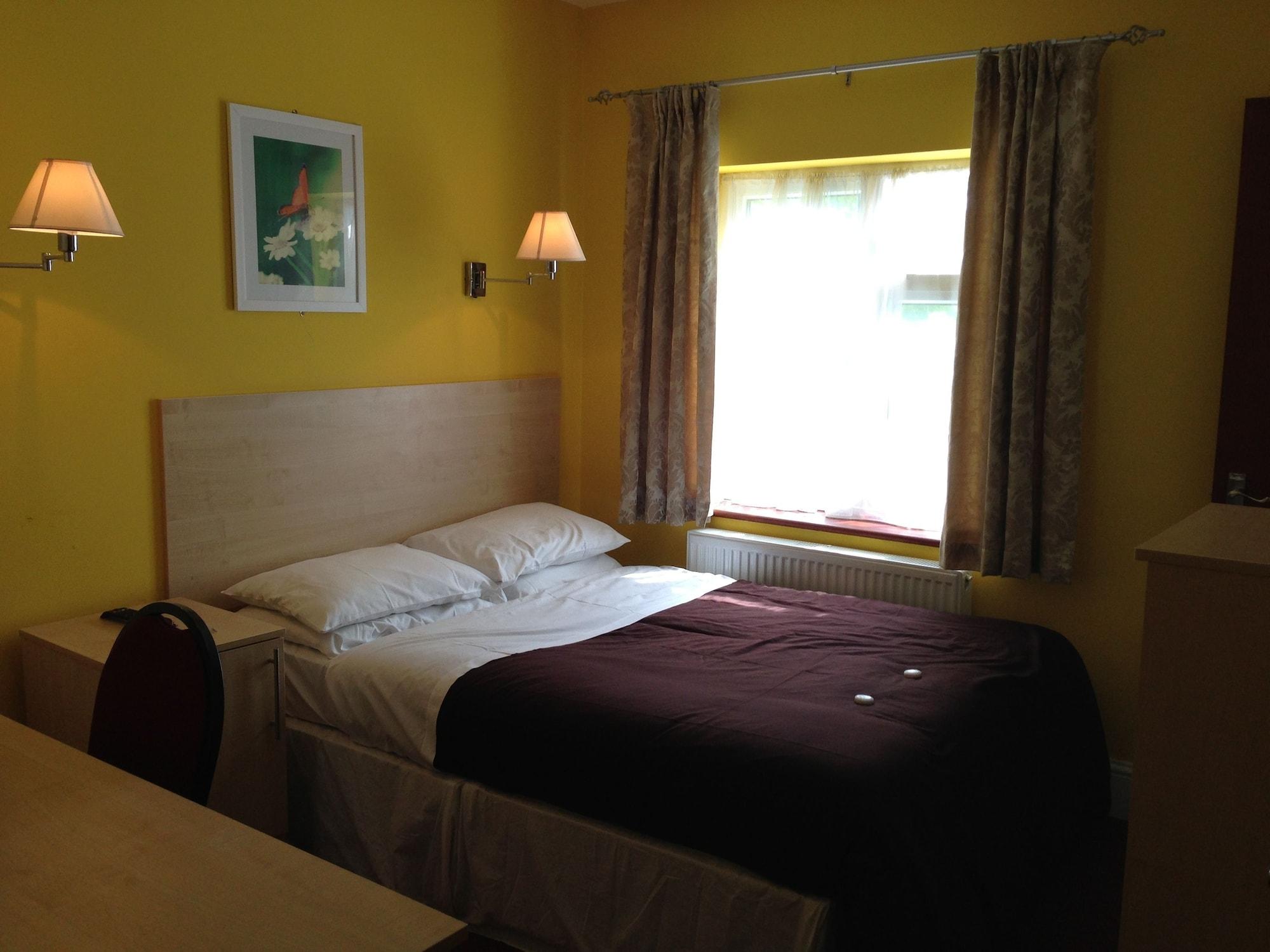 Acton Town Hotel Londra Dış mekan fotoğraf