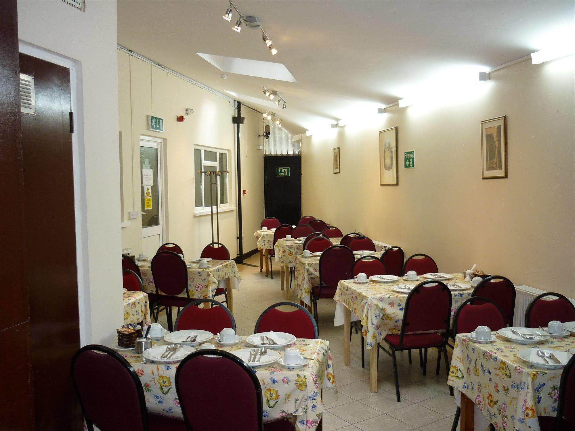 Acton Town Hotel Londra Dış mekan fotoğraf