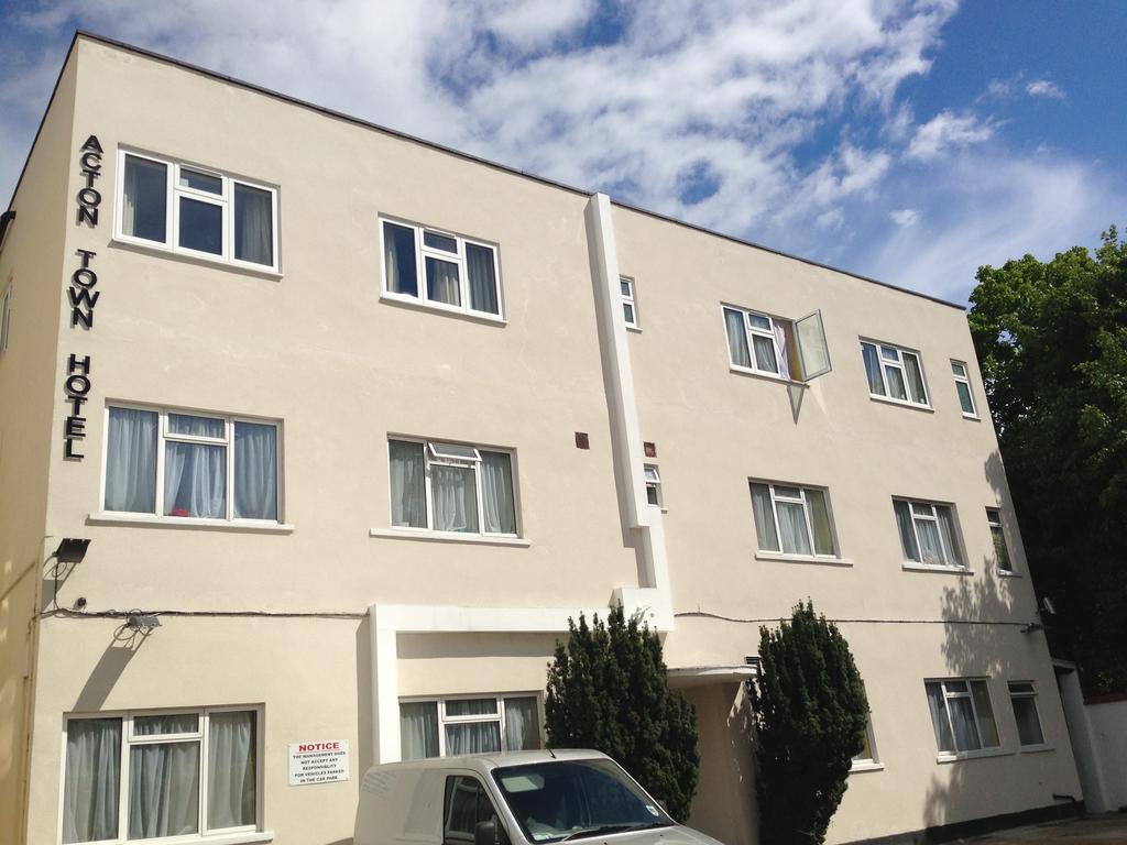 Acton Town Hotel Londra Dış mekan fotoğraf