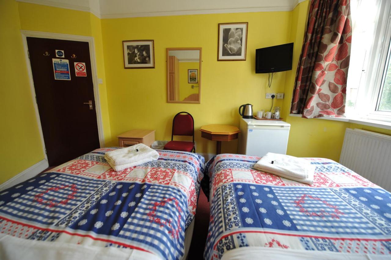 Acton Town Hotel Londra Dış mekan fotoğraf
