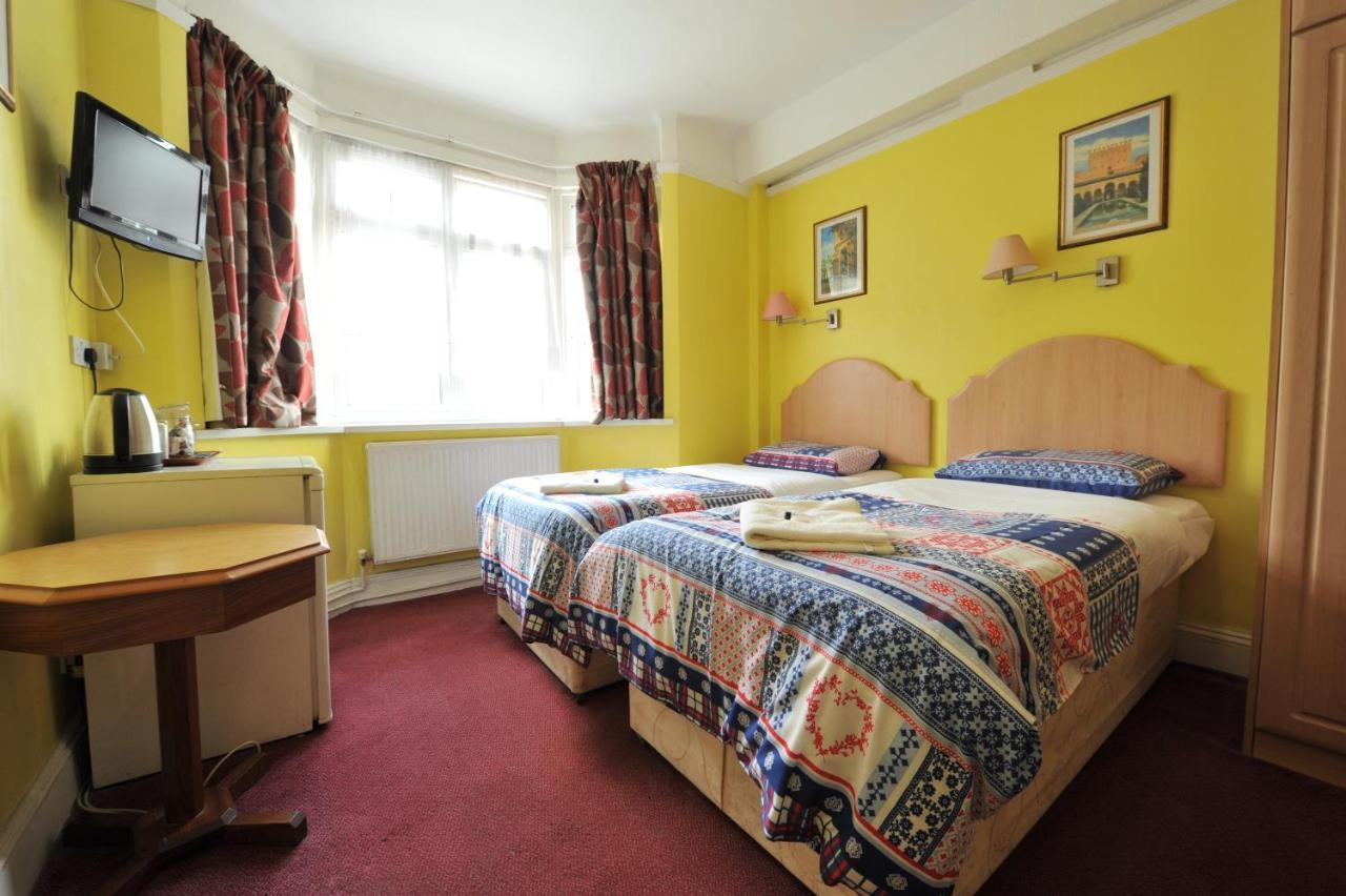 Acton Town Hotel Londra Dış mekan fotoğraf