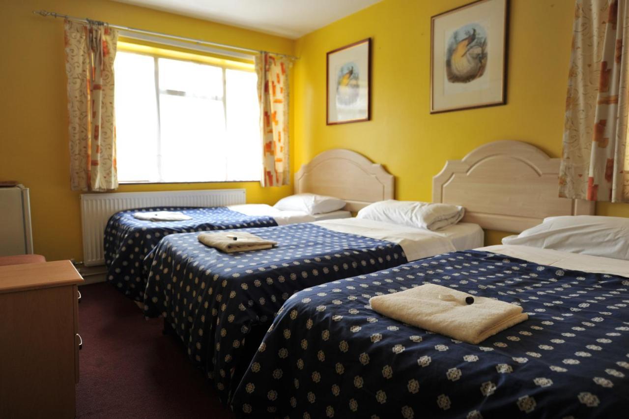 Acton Town Hotel Londra Dış mekan fotoğraf