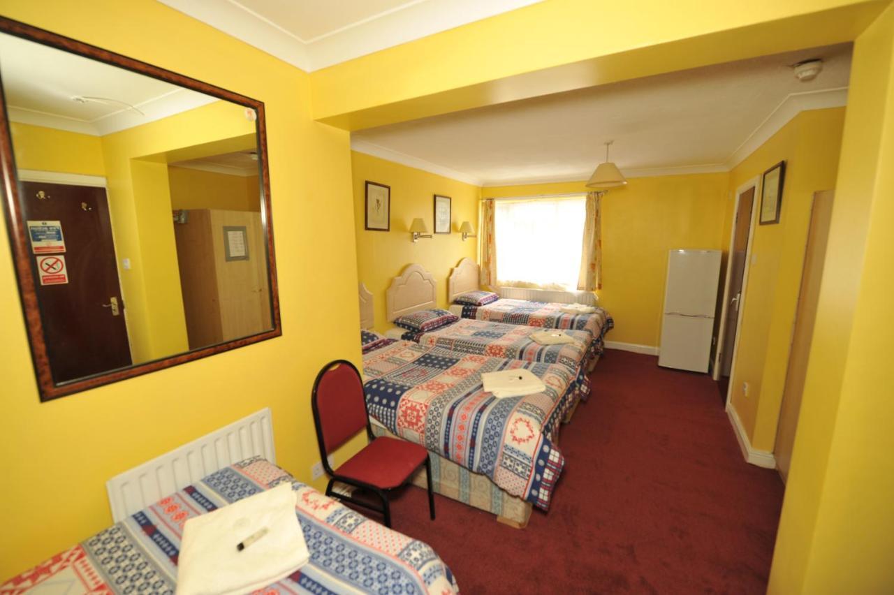 Acton Town Hotel Londra Dış mekan fotoğraf