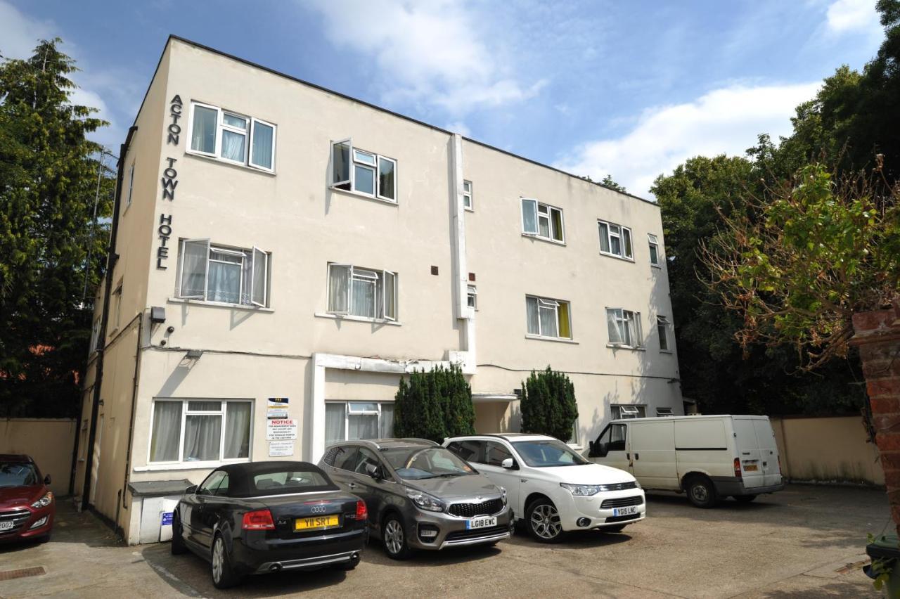 Acton Town Hotel Londra Dış mekan fotoğraf