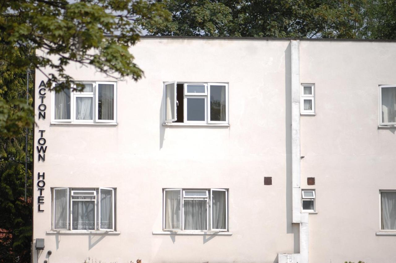 Acton Town Hotel Londra Dış mekan fotoğraf