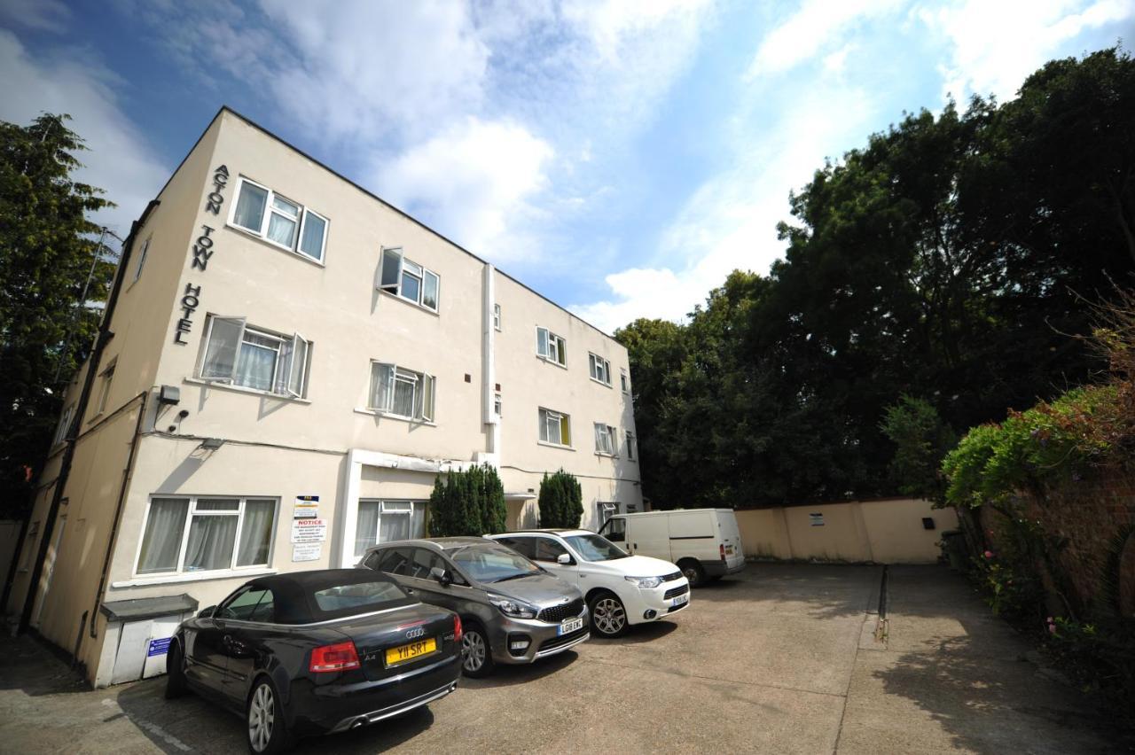 Acton Town Hotel Londra Dış mekan fotoğraf